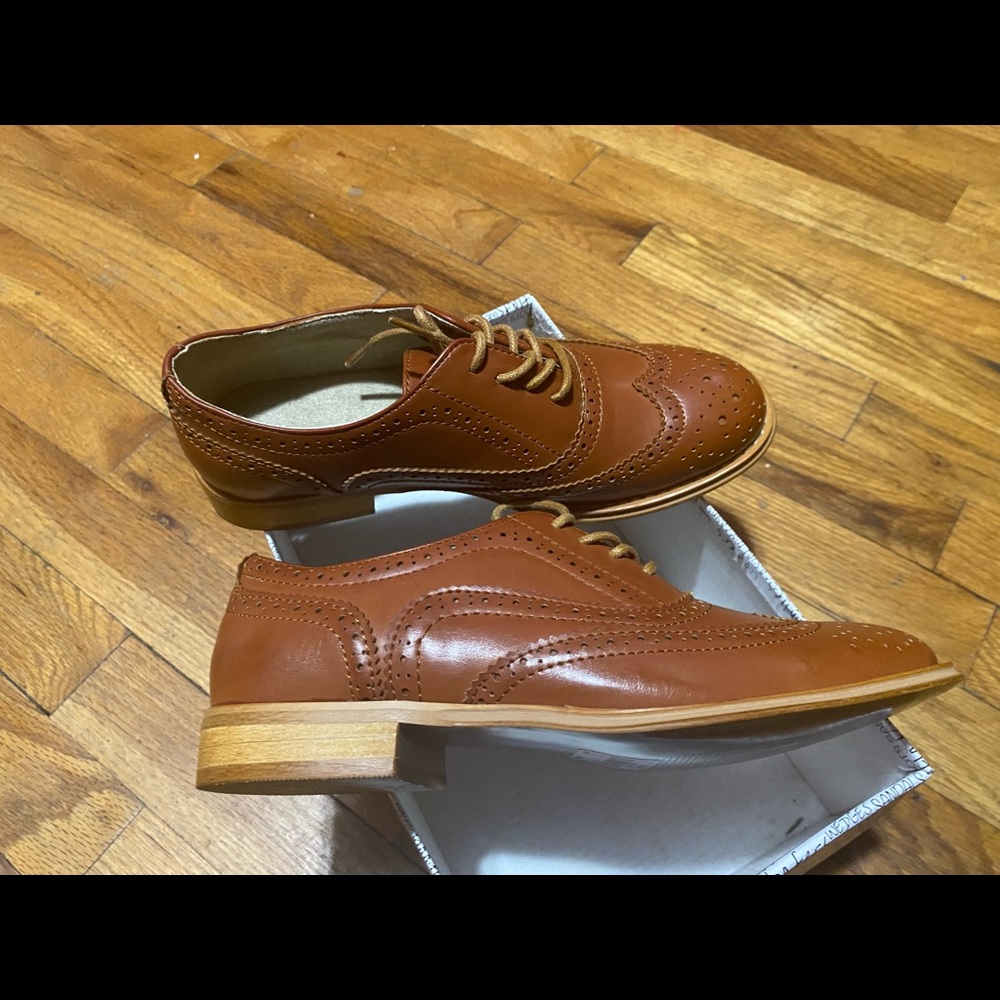 Wanted BRAND NEW oxford shoes- color- tan size 8. Very sleek and comfortable. - Picture 1 of 5